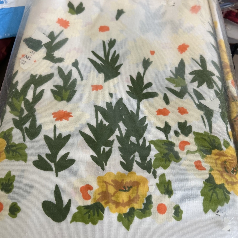 Vintage TASTEMAKER by Stevens Floral Needlepoint Roses Terry Tablecloth 52"x70"